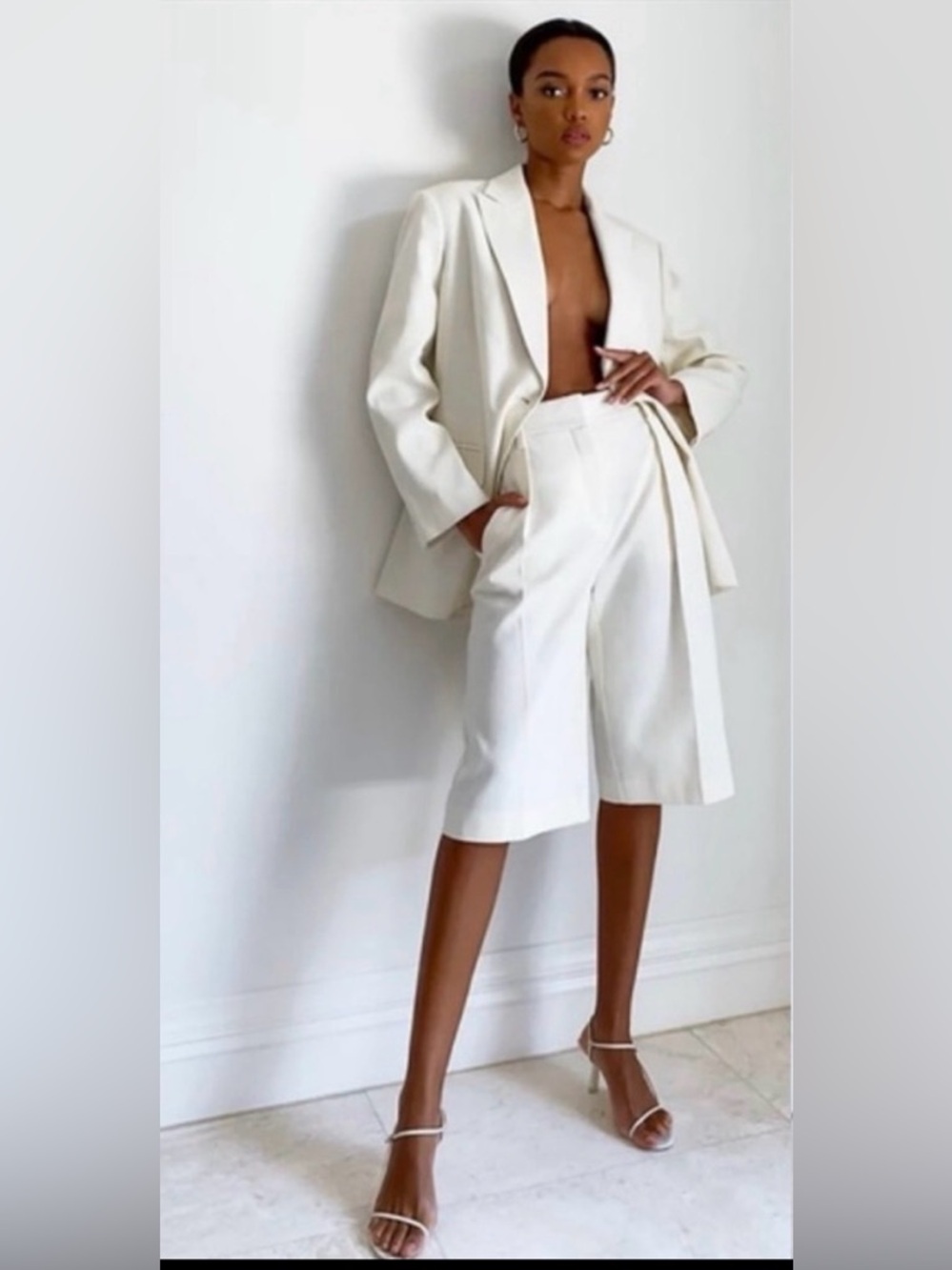 Aritzia Babaton 1-01 White Culotte Shorts Size 2 | High Rise Pleated Summer Chic